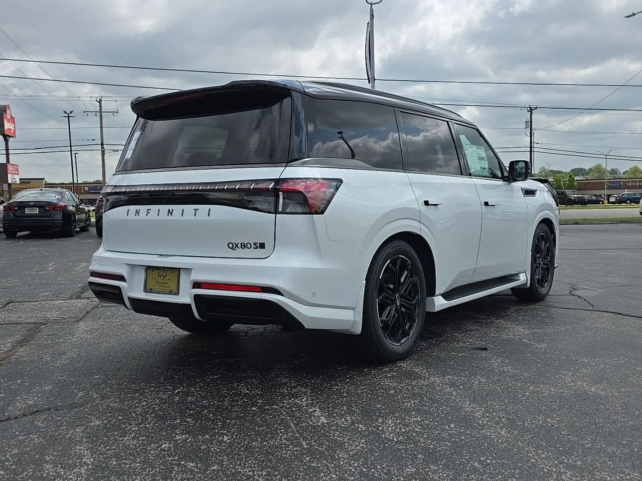 New 2026 2T RADIANT WHIT INFINITI Sport 4WD image 6