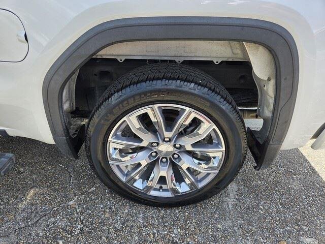 Used 2022 White Frost Tricoat GMC Denali image 27