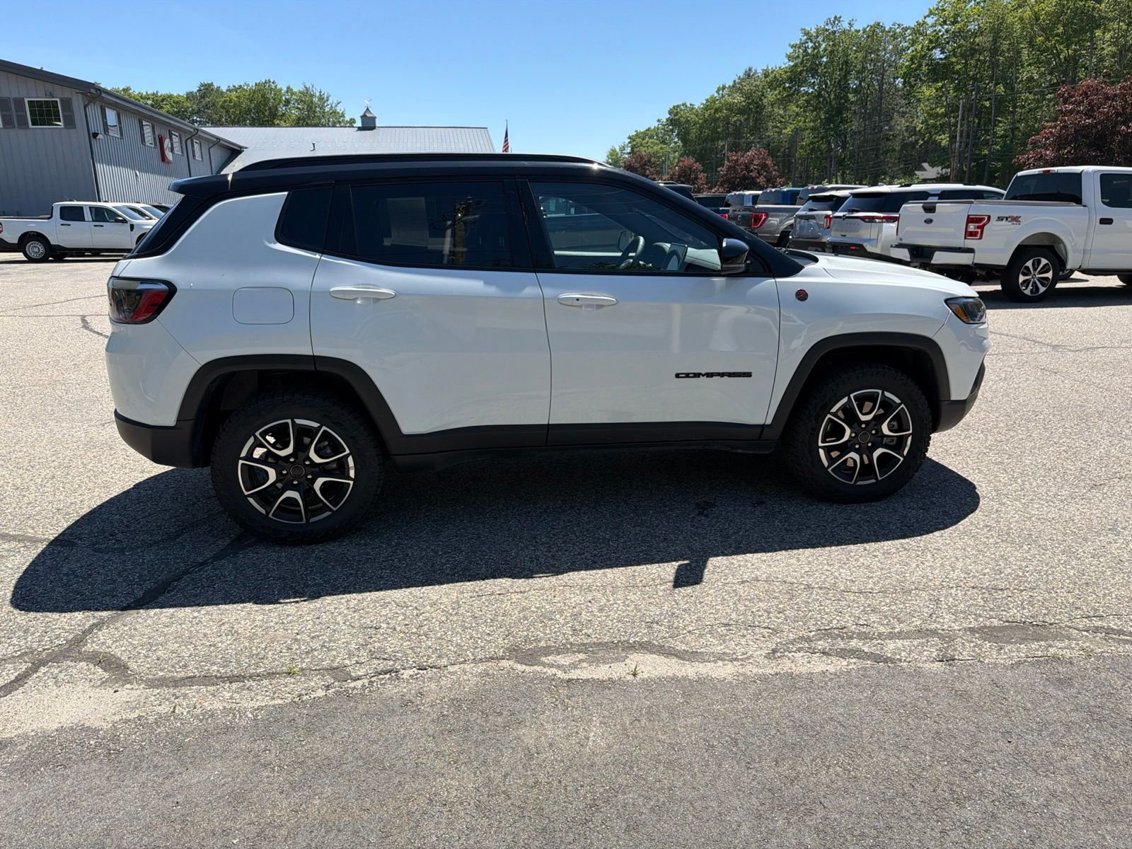 Used 2025 White Jeep Trailhawk image 9