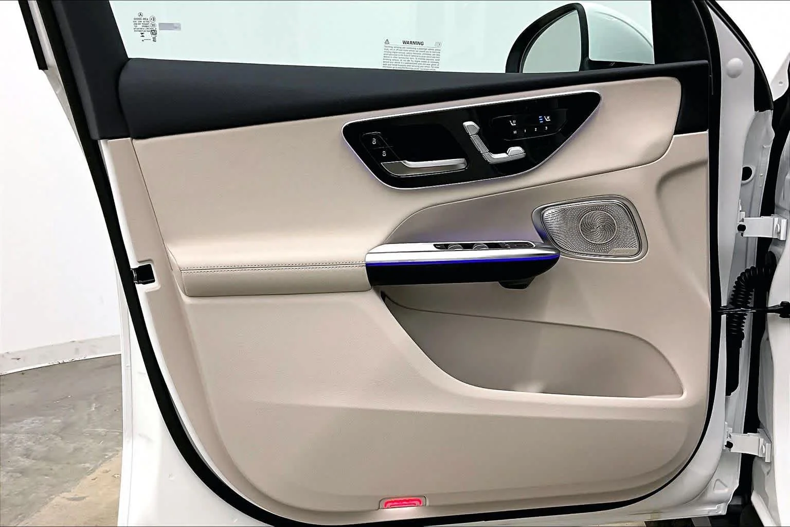 New 2026 Polar White Mercedes-Benz GLC 300 image 10