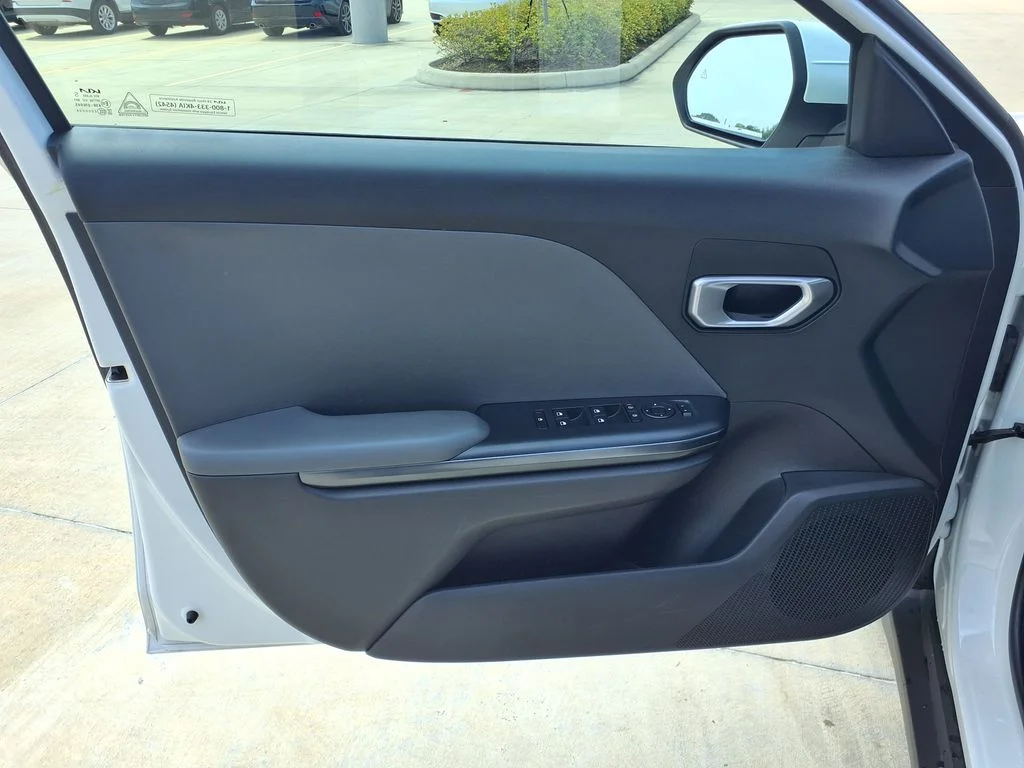 Used 2025 White Kia LXS image 13