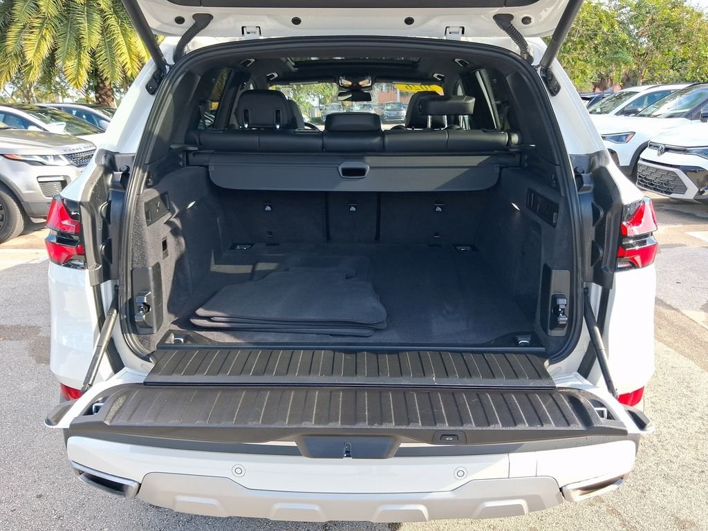 Used 2026 White BMW sDrive40i image 12