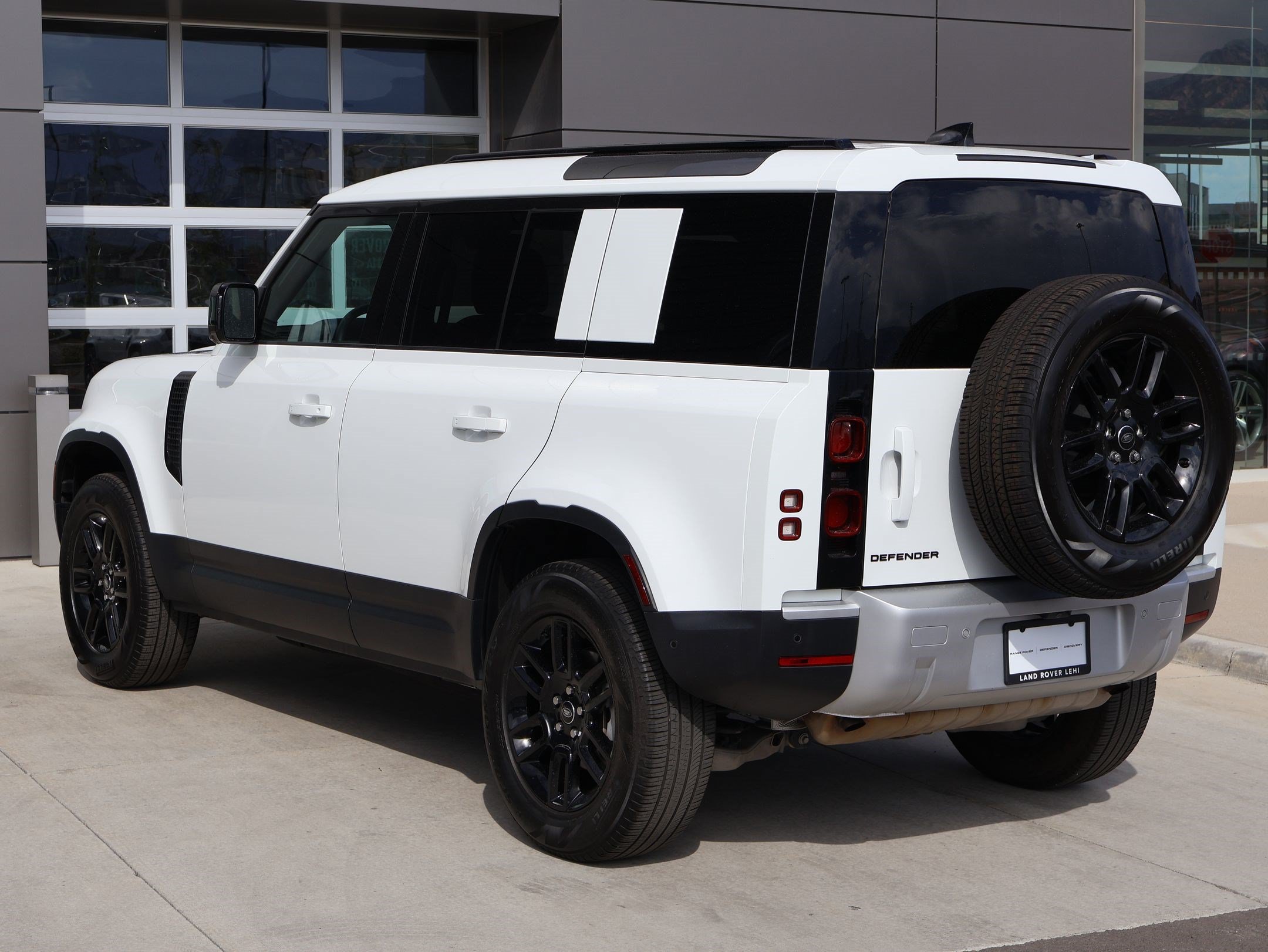 Used 2025 Fuji White Land Rover 110 P300 S image 8