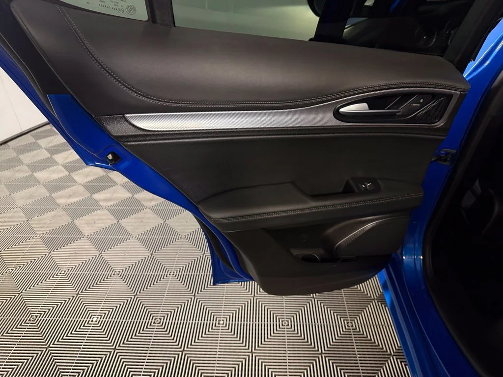 Used 2023  Alfa Romeo Veloce image 29