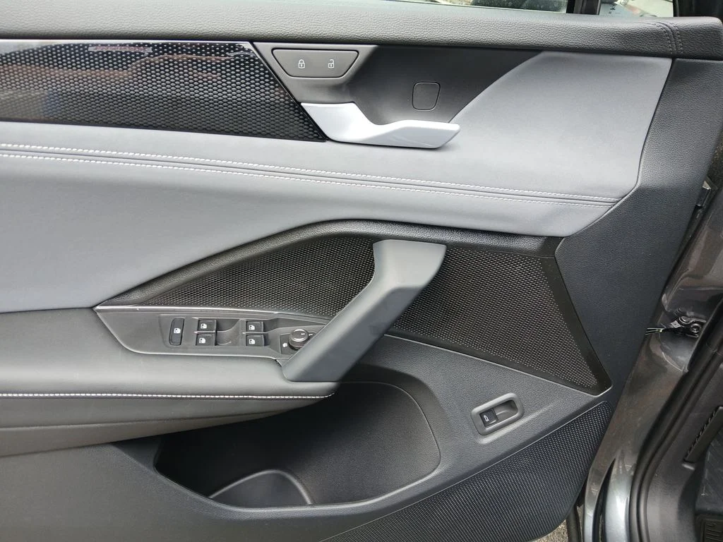 New 2026 Silver Volkswagen 2.0T SE image 11