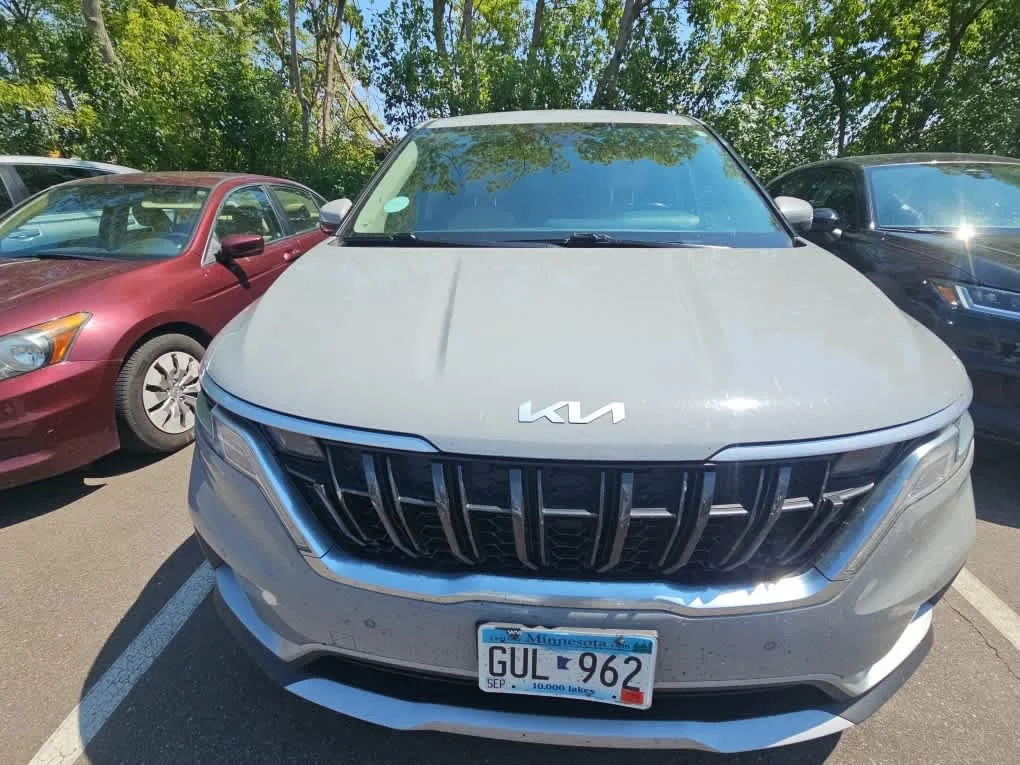 Used 2022 Kia Carnival EX with VIN KNDNC5H31N6136909 for sale in Hopkins, Minnesota