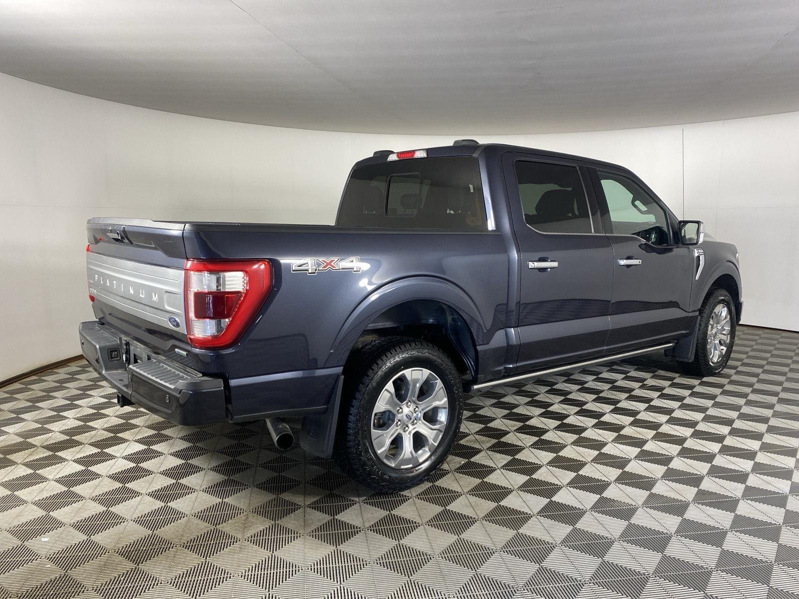 Used 2021 Smoked Quartz Metallic Tinted Clearcoat Ford Platinum image 10