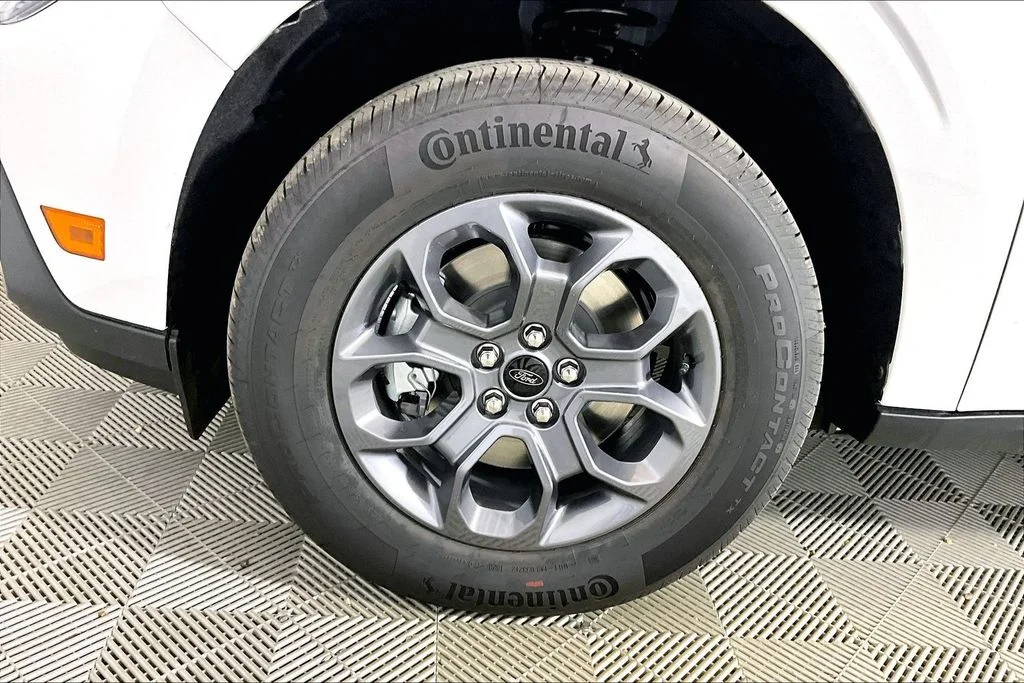 New 2026 Oxford White Ford XLT image 11
