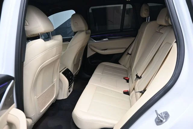 Used 2022 White BMW xDrive30i image 9
