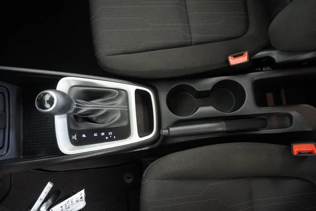 Used 2022 Gray Hyundai SE image 31