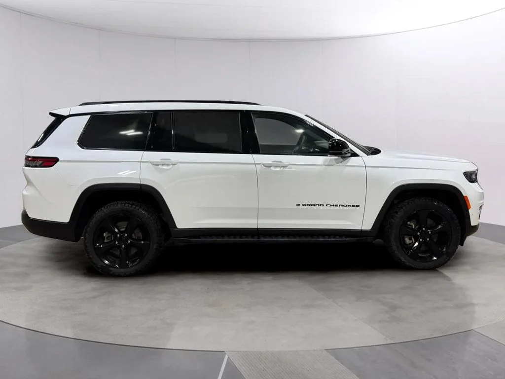 Used 2024 Bright White Clearcoat Jeep Limited image 2