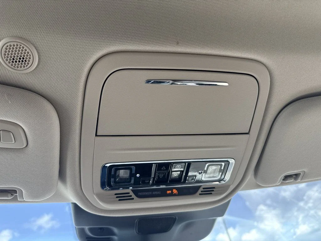Used 2023 Radiance Metallic Lincoln Standard image 9