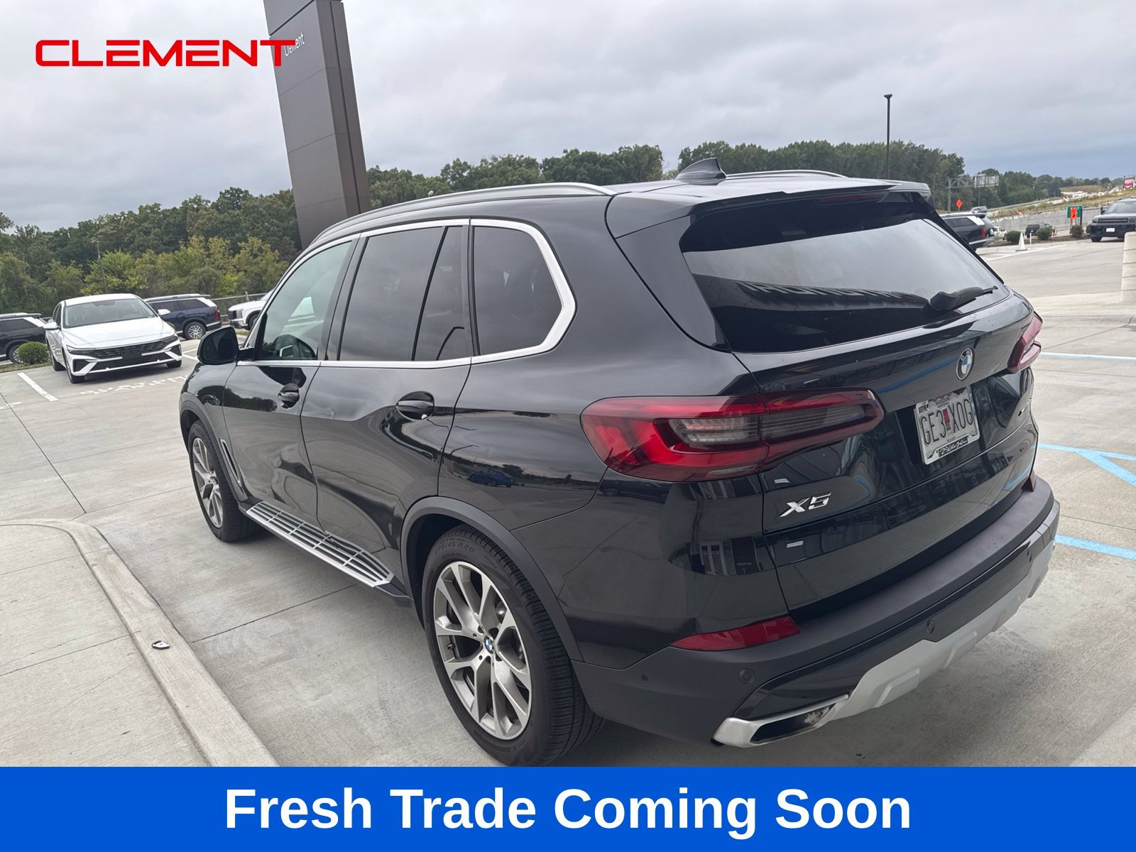 Used 2021 Black BMW xDrive40i image 4
