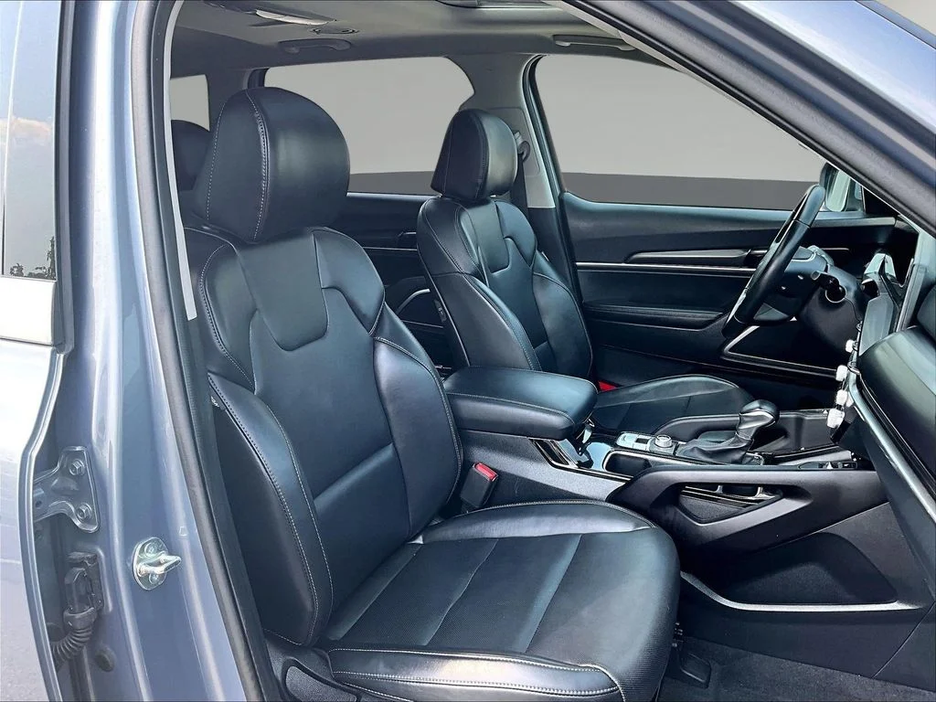 Certified Used 2025 Silver Kia S image 32