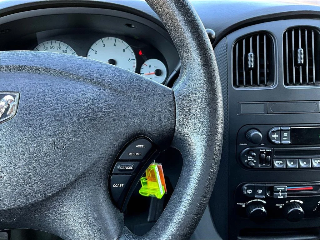 Used 2005 Blue Dodge SE image 14