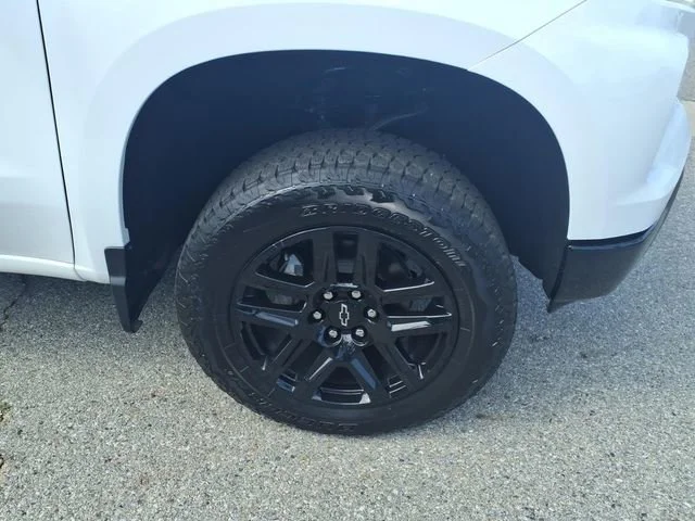Used 2026 Summit White Chevrolet LT Trail Boss image 3