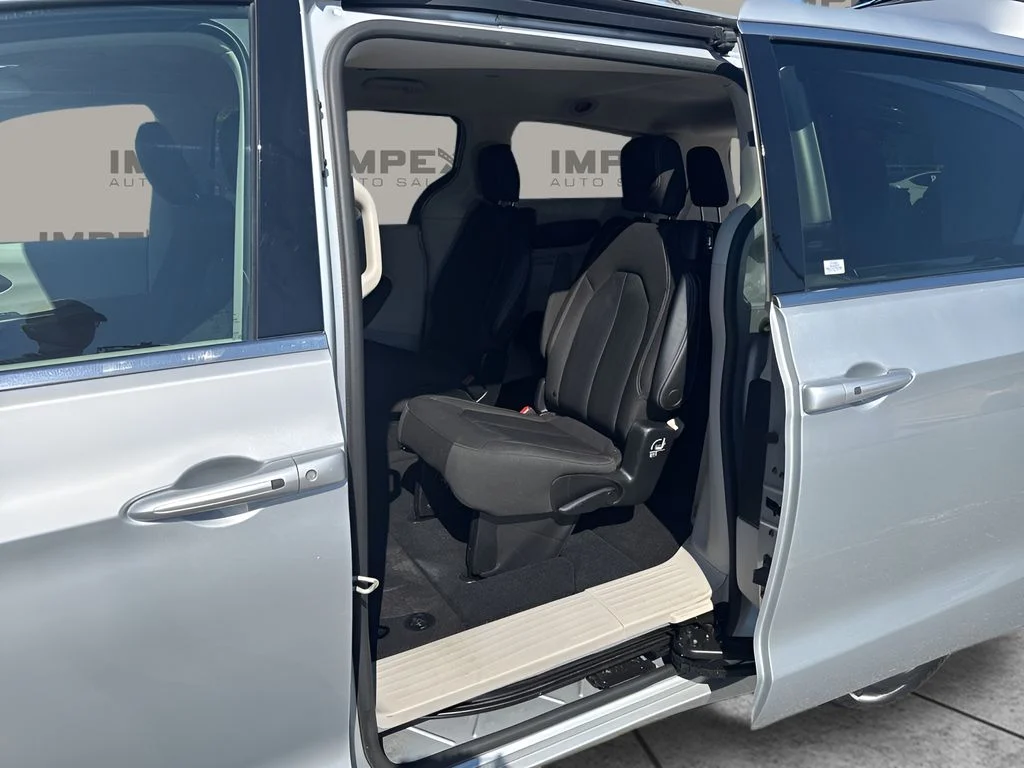 Used 2023 Silver Chrysler LX image 30