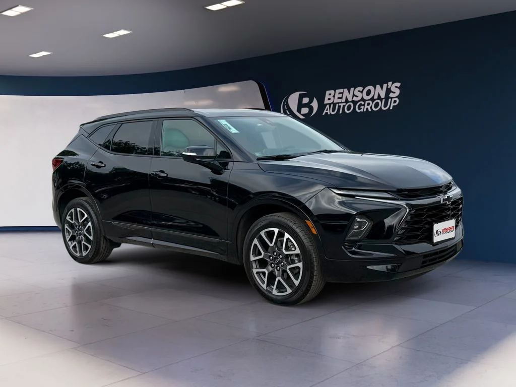 Used 2025 Black Chevrolet RS image 7