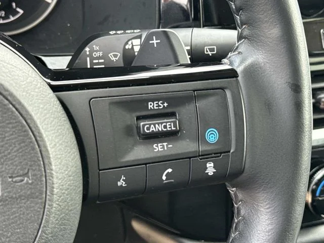 Used 2023 White Nissan SL image 38