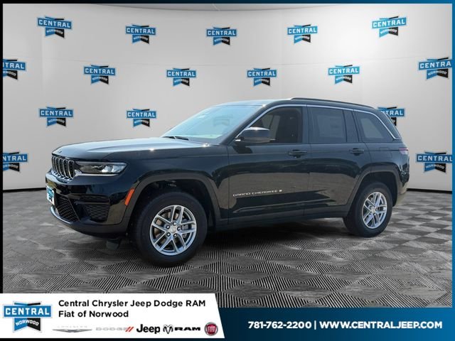 New 2026 Diamond Black Crystal Pearl-Coat Exterior Paint Jeep Laredo X image 1