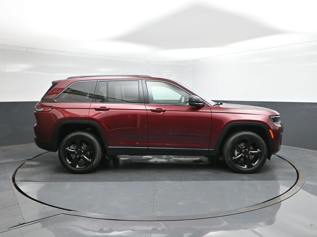 New 2026 Velvet Red Pearl-Coat Exterior Paint Jeep Limited image 11