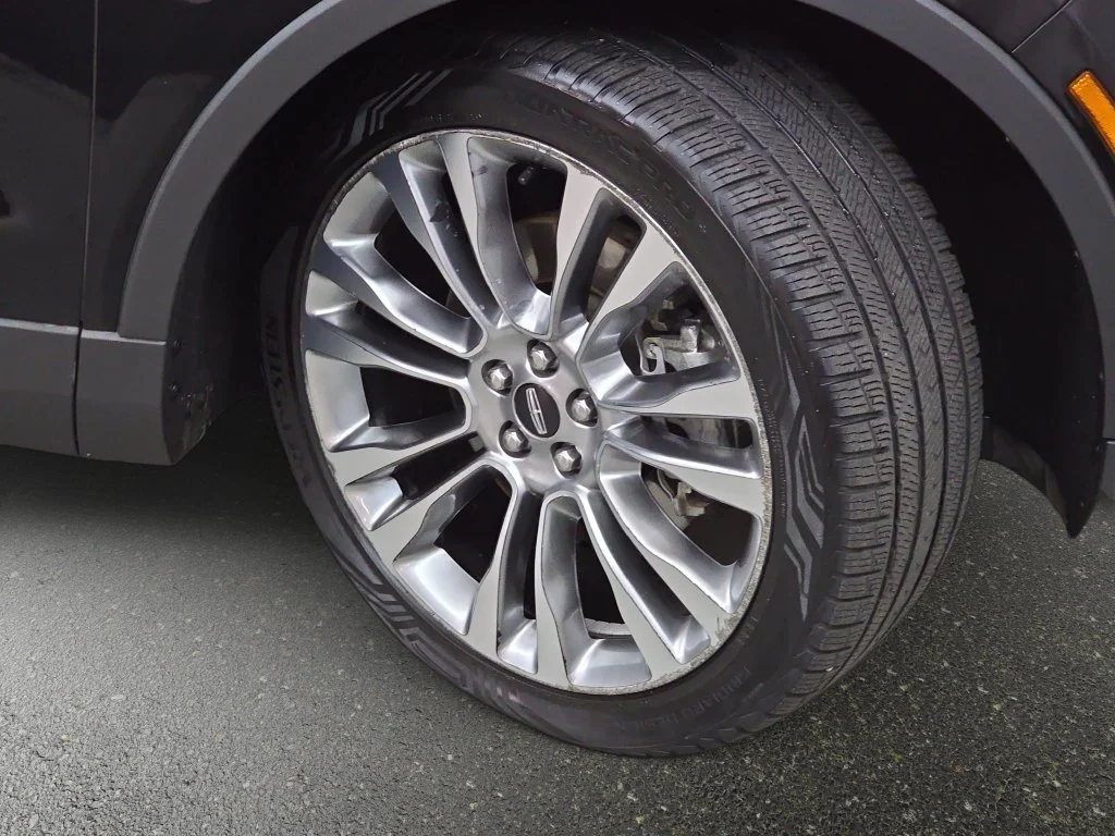 Used 2016 Black Lincoln Reserve image 33