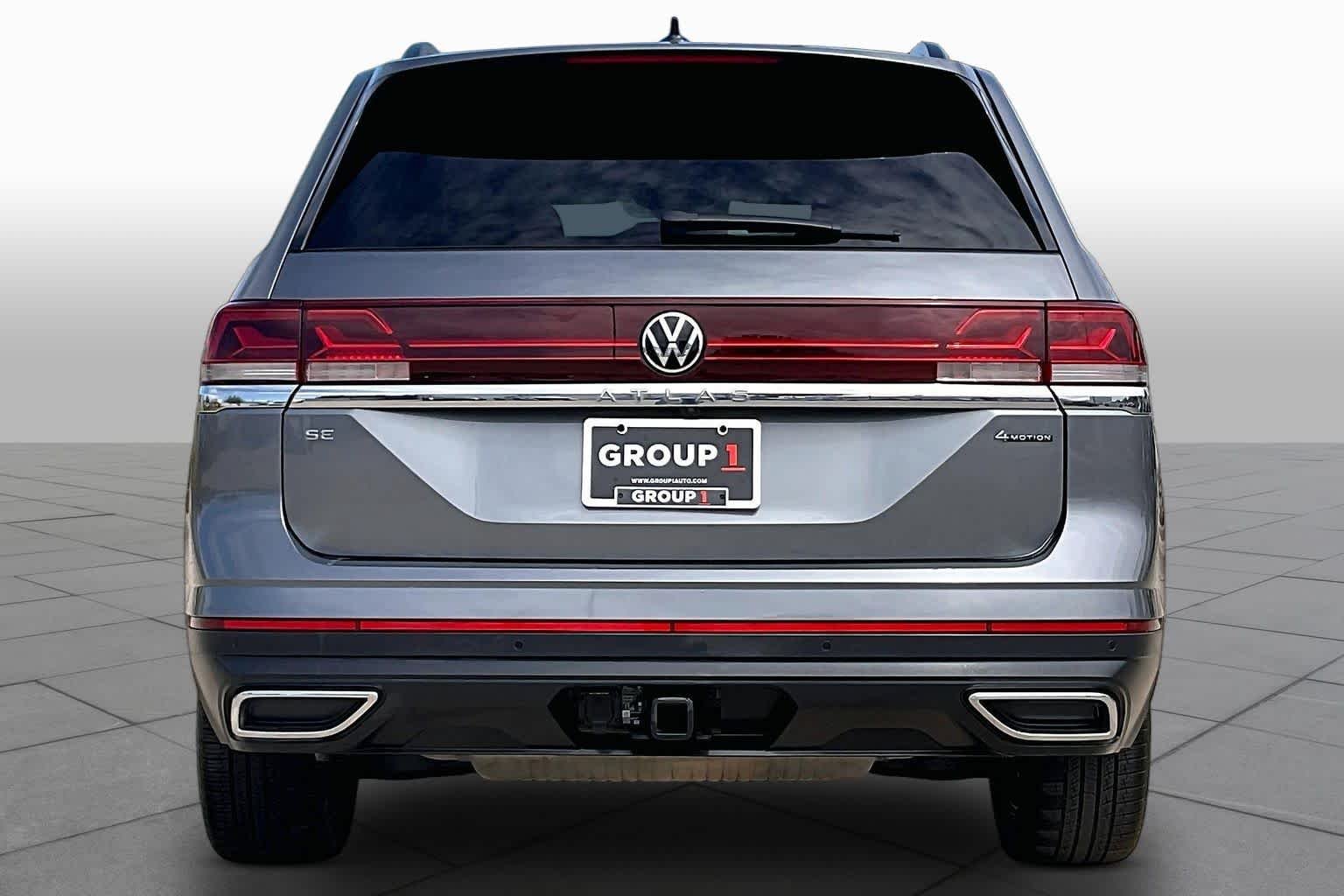 Used 2025 Platinum Gray Metallic Volkswagen 2.0T SE w/Technology image 5