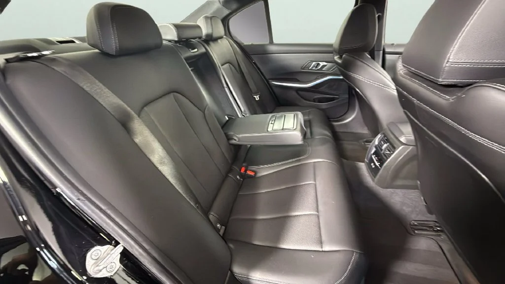 2024 BMW 3 Series 330e - Photo 28