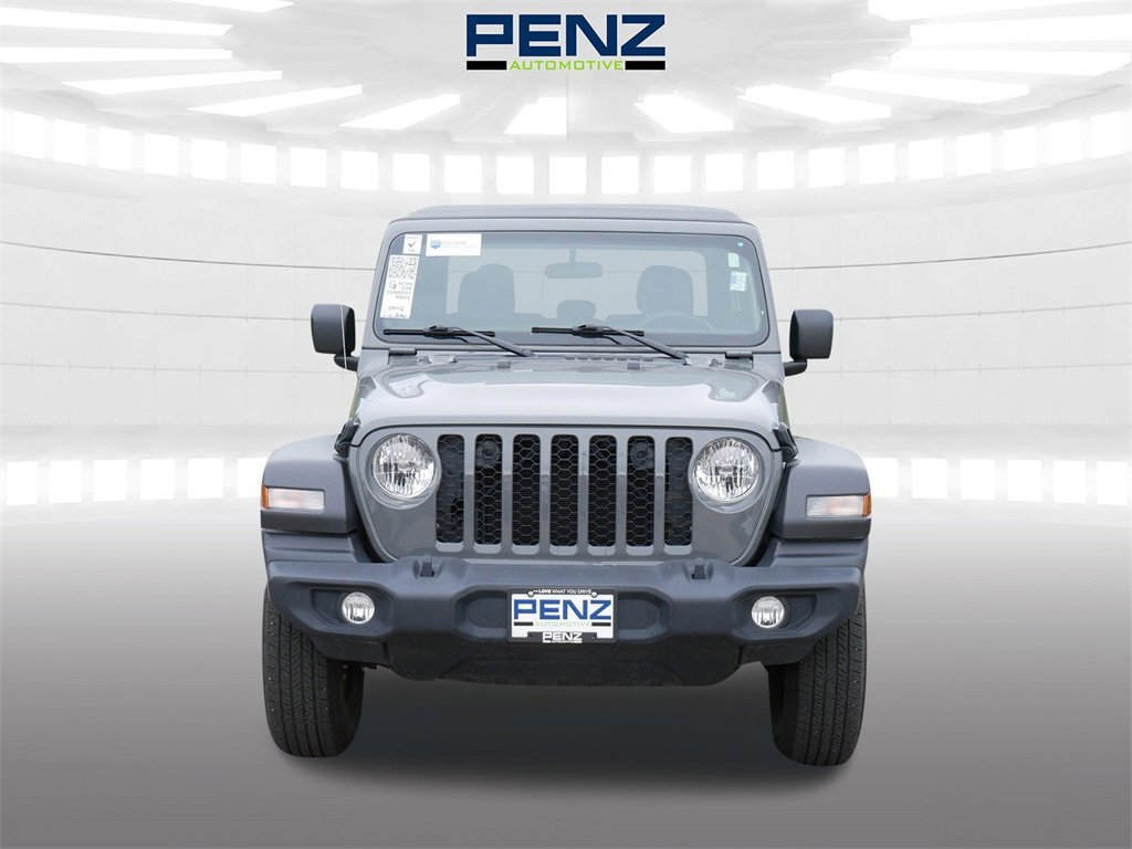 Used 2022 Jeep Gladiator Sport with VIN 1C6HJTAG9NL111463 for sale in Rochester, Minnesota