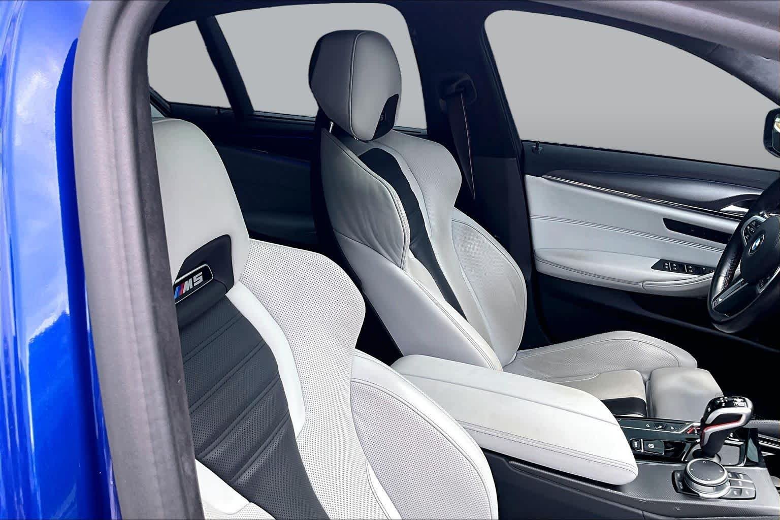Used 2022 Marina Bay Blue Metallic BMW  image 8
