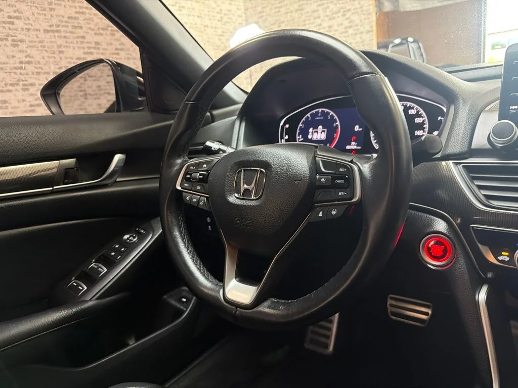 Used 2022 Platinum White Pearl Honda Sport image 17
