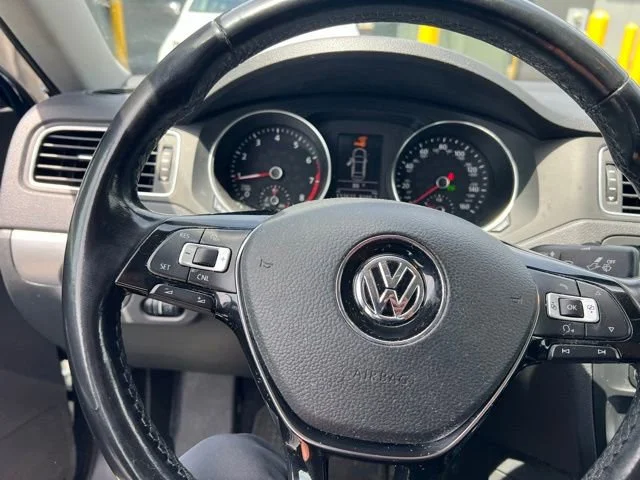 Used 2017 Blue Volkswagen 1.4T SE image 10