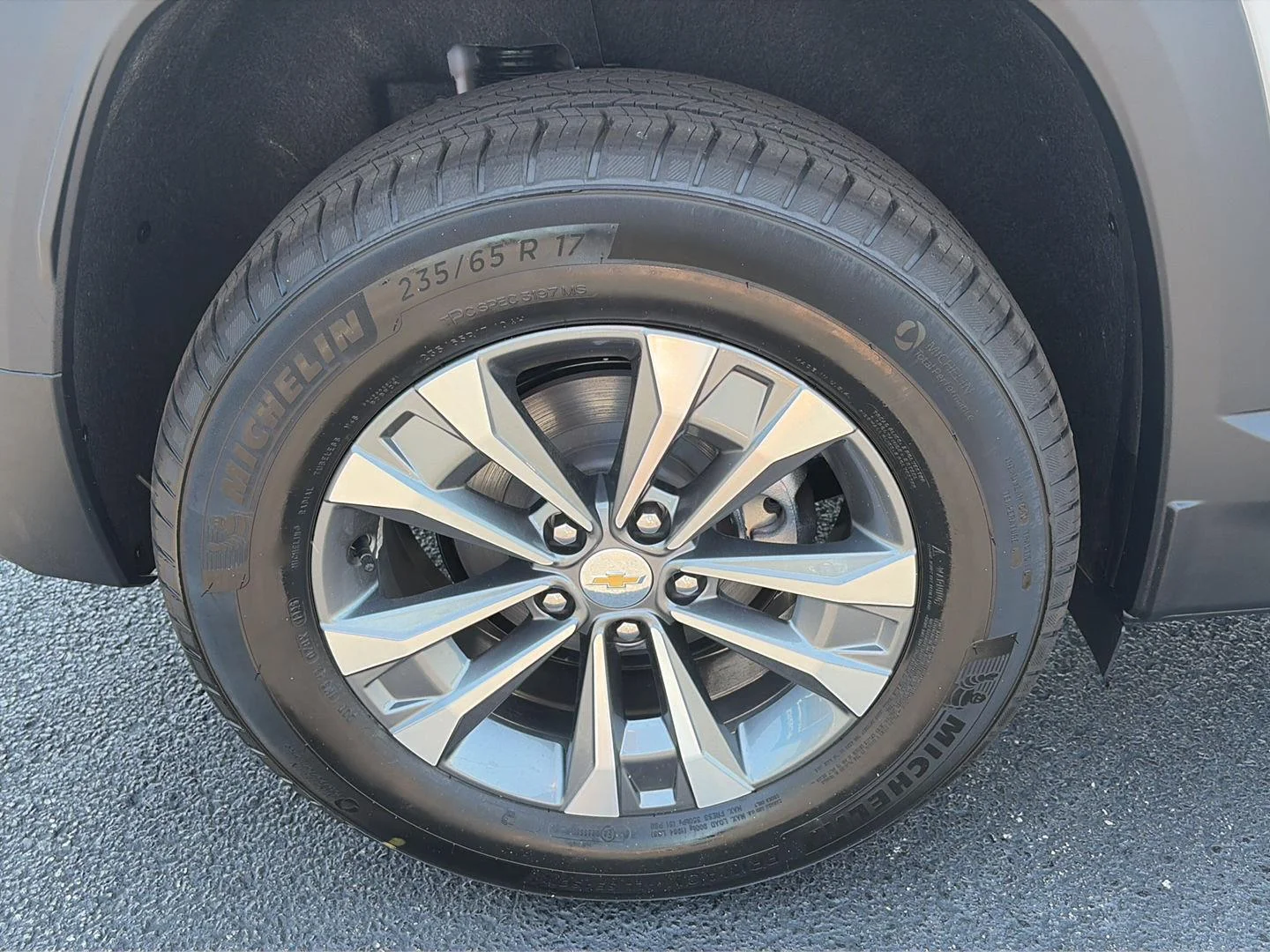 2027 Chevrolet Equinox LT - Photo 24