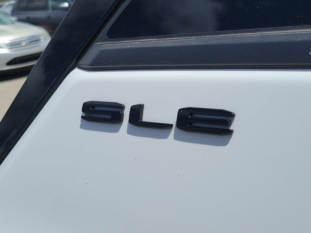 Used 2022 Summit White GMC SLE image 6