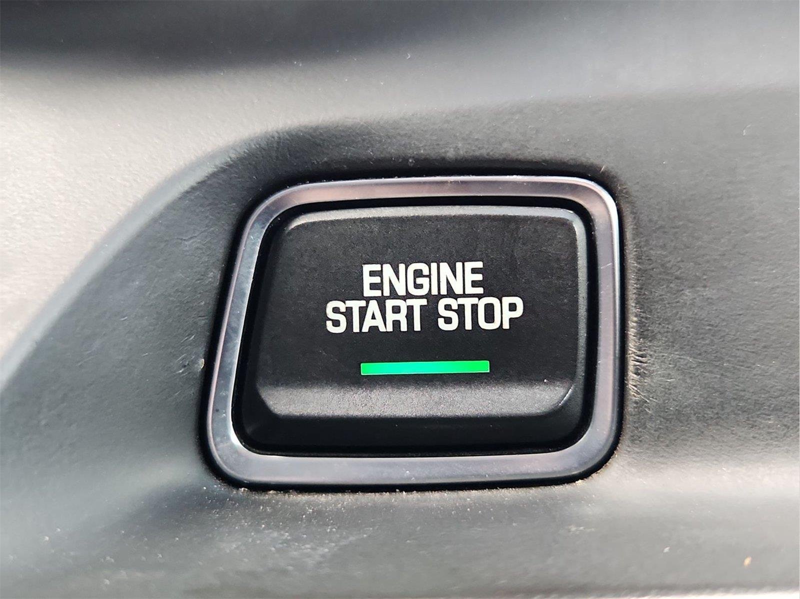 2018 Chevrolet Camaro photo 16 of 31