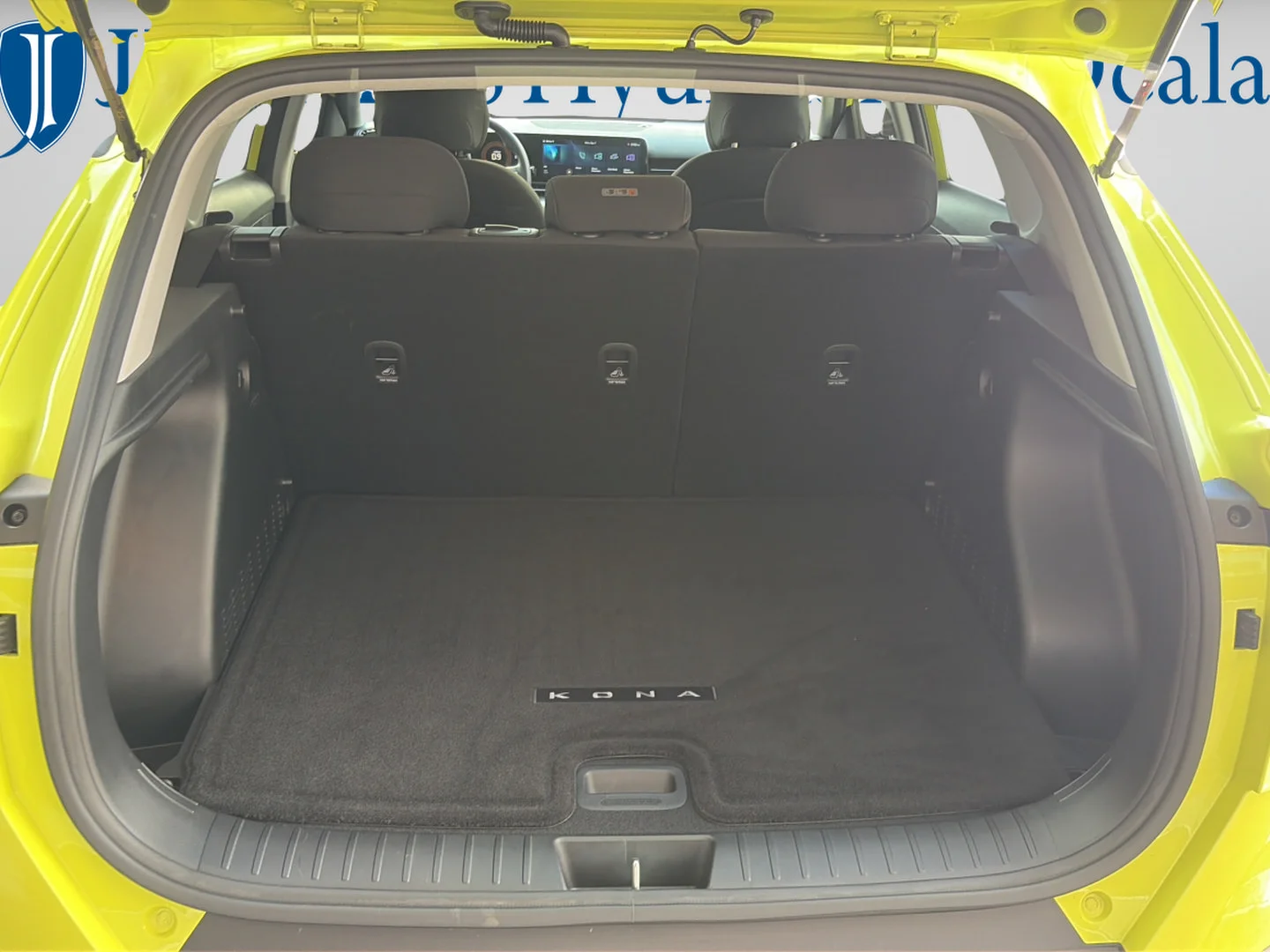 Used 2024 Neoteric Yellow Hyundai SE image 9
