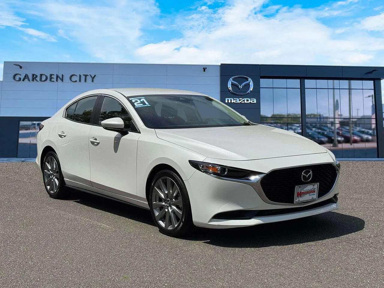 Used 2021 Snowflake White Pearl Mica Mazda Select image 1