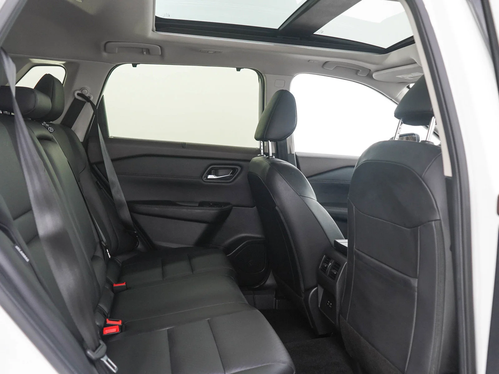 Used 2023 Pearl White Tricoat Nissan SV image 15