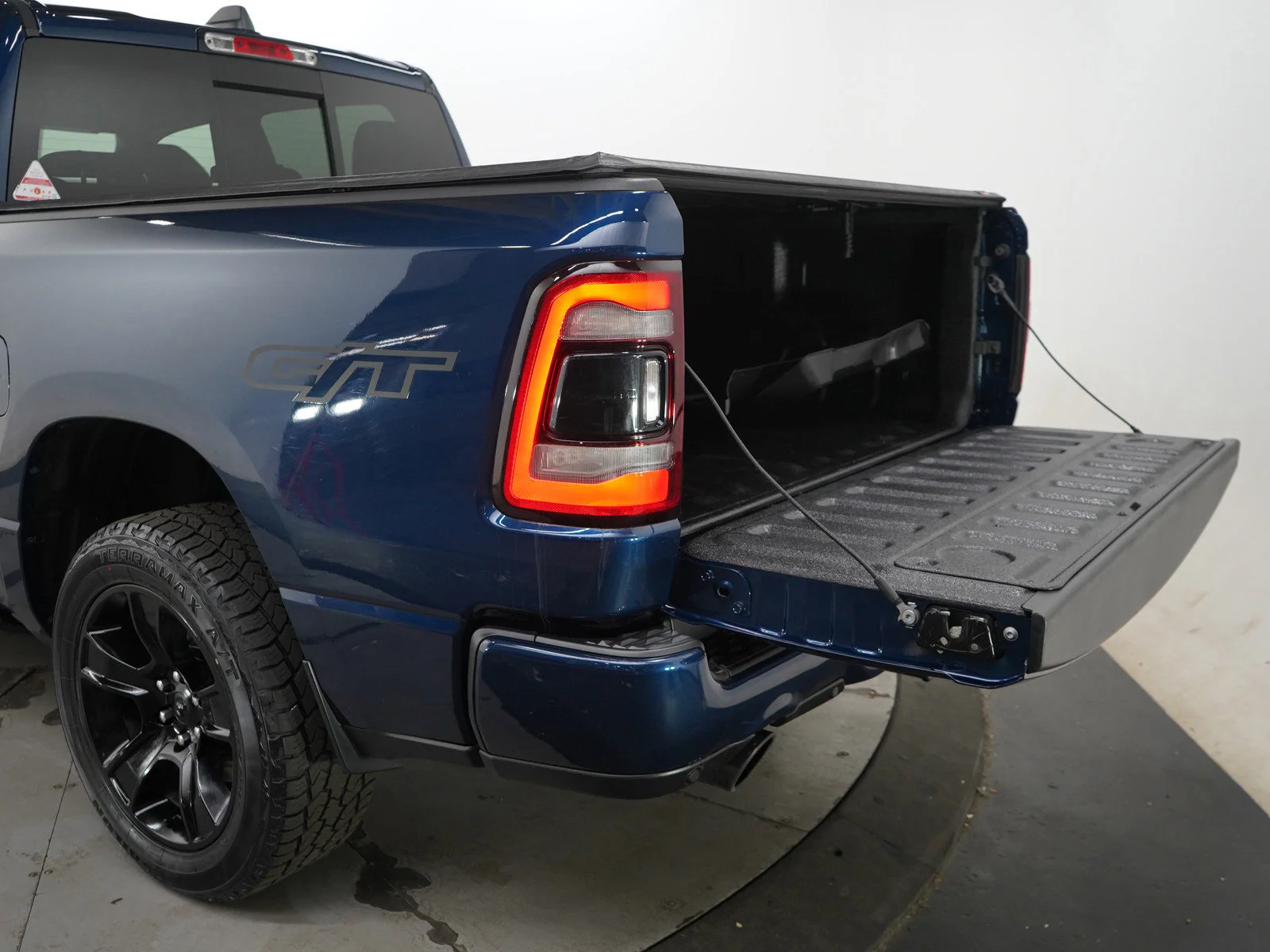 Used 2022 Patriot Blue Pearlcoat Ram Sport image 20