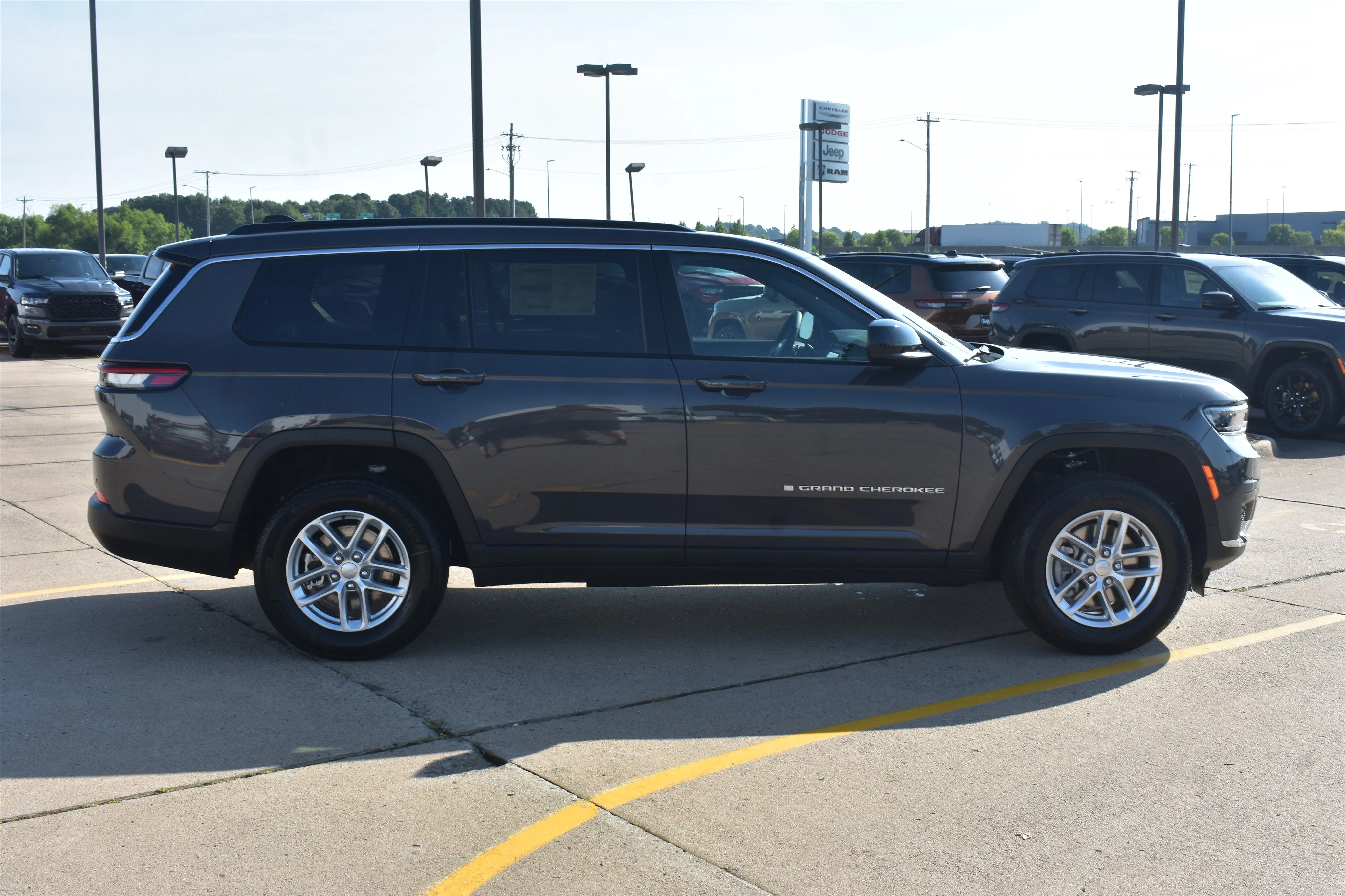 New 2026 Baltic Gray Metallic Clearcoat Jeep Laredo X image 4