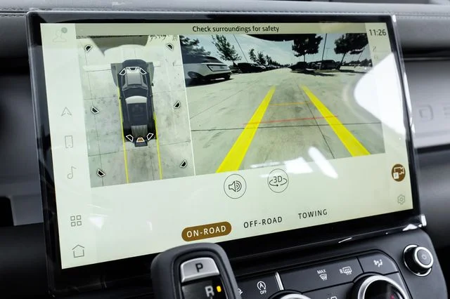 New 2026 White Land Rover X-Dynamic SE image 28