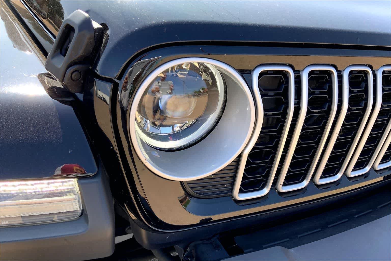 Used 2025 Black Clearcoat Jeep Sahara image 28