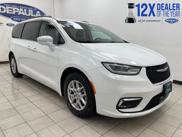 2022 Chrysler Pacifica Touring L's photo