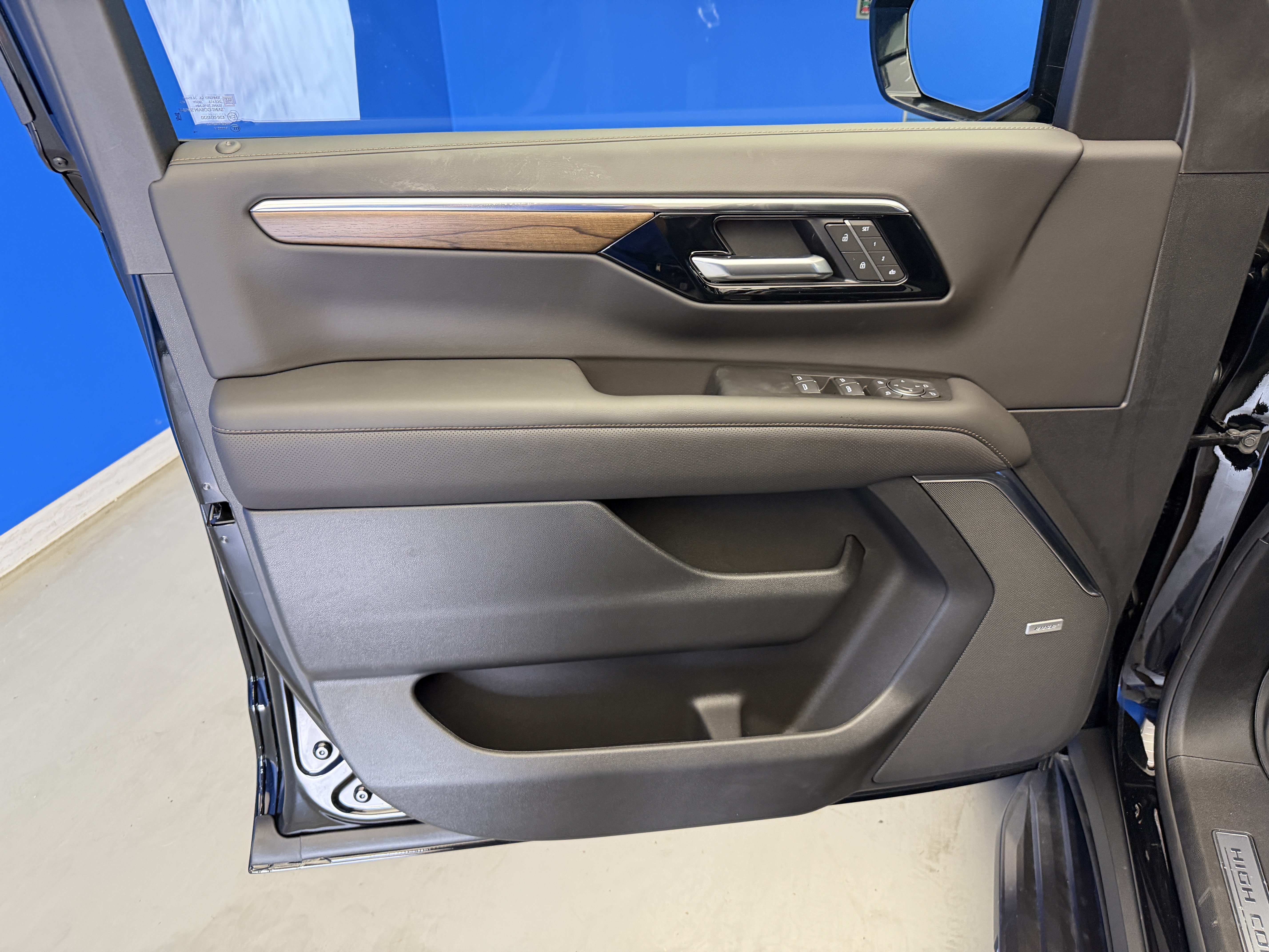 2026 Chevrolet Suburban High Country - Photo 10