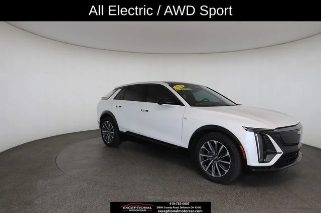 Used 2024 White Cadillac Sport image 27