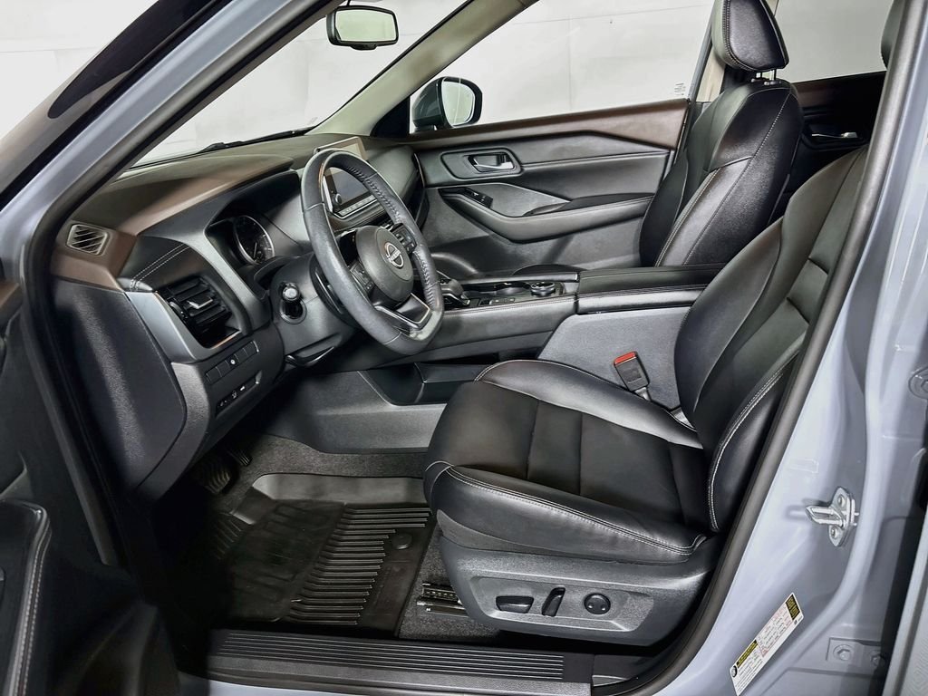 Used 2023 Gray Nissan SL image 11