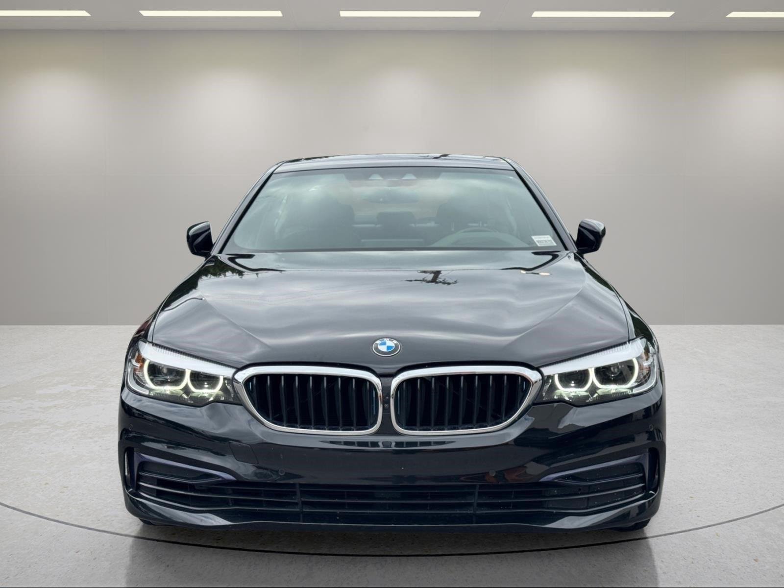 Used 2019 Black Sapphire Metallic BMW 530e iPerformance image 8