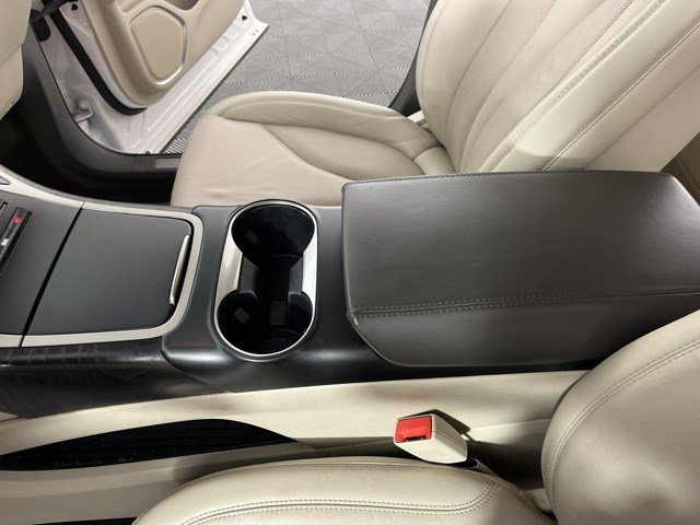 Used 2019 White Platinum Clearcoat Metallic Lincoln Select image 24