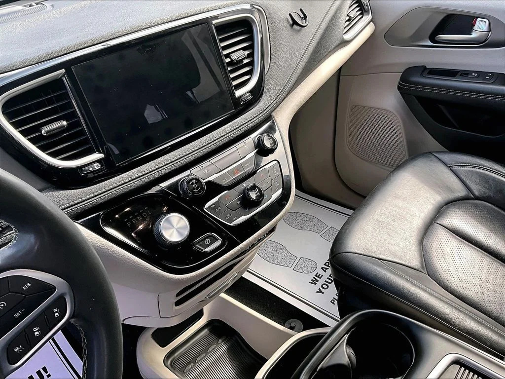Used 2022 White Chrysler Touring L image 14