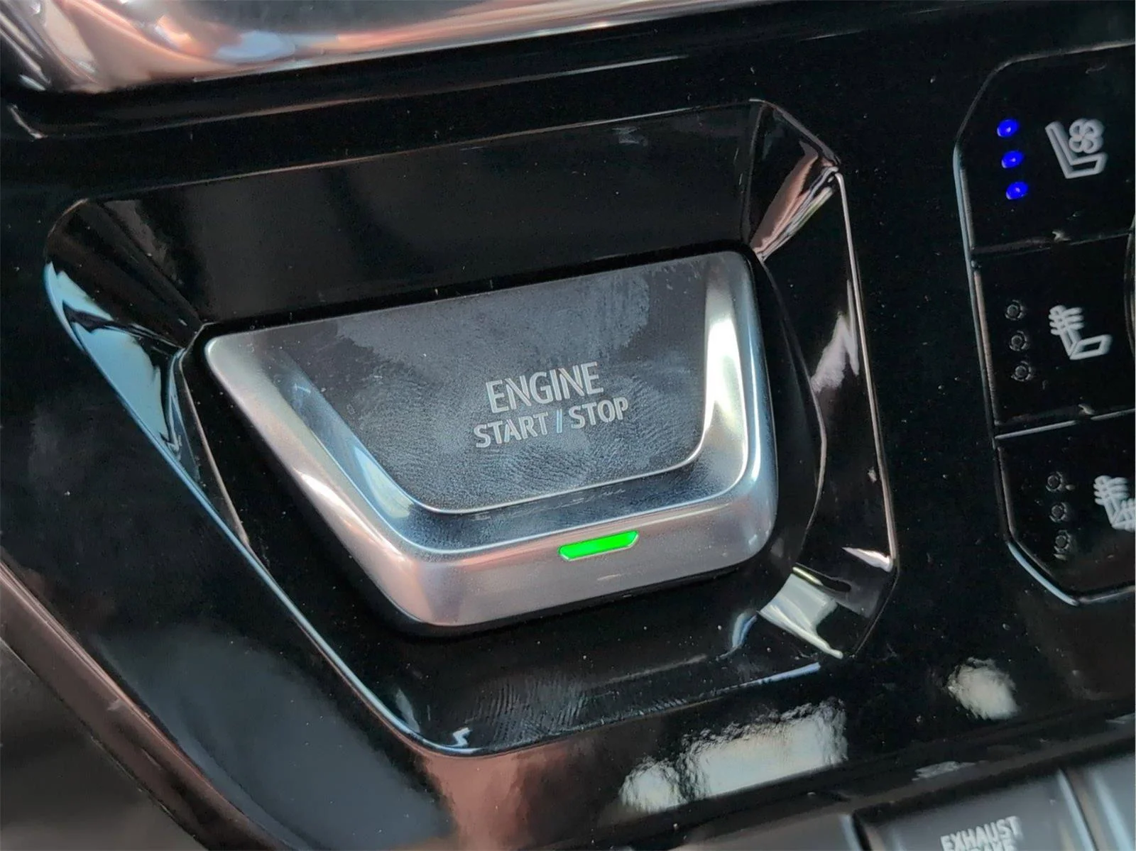 New 2026 Glacier White Tricoat GMC Denali Ultimate image 27